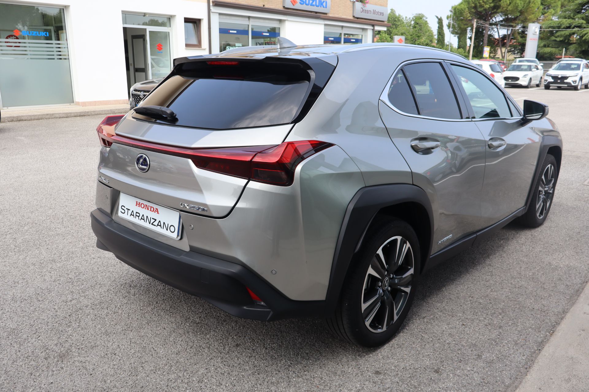 Lexus  Hybrid Premium
